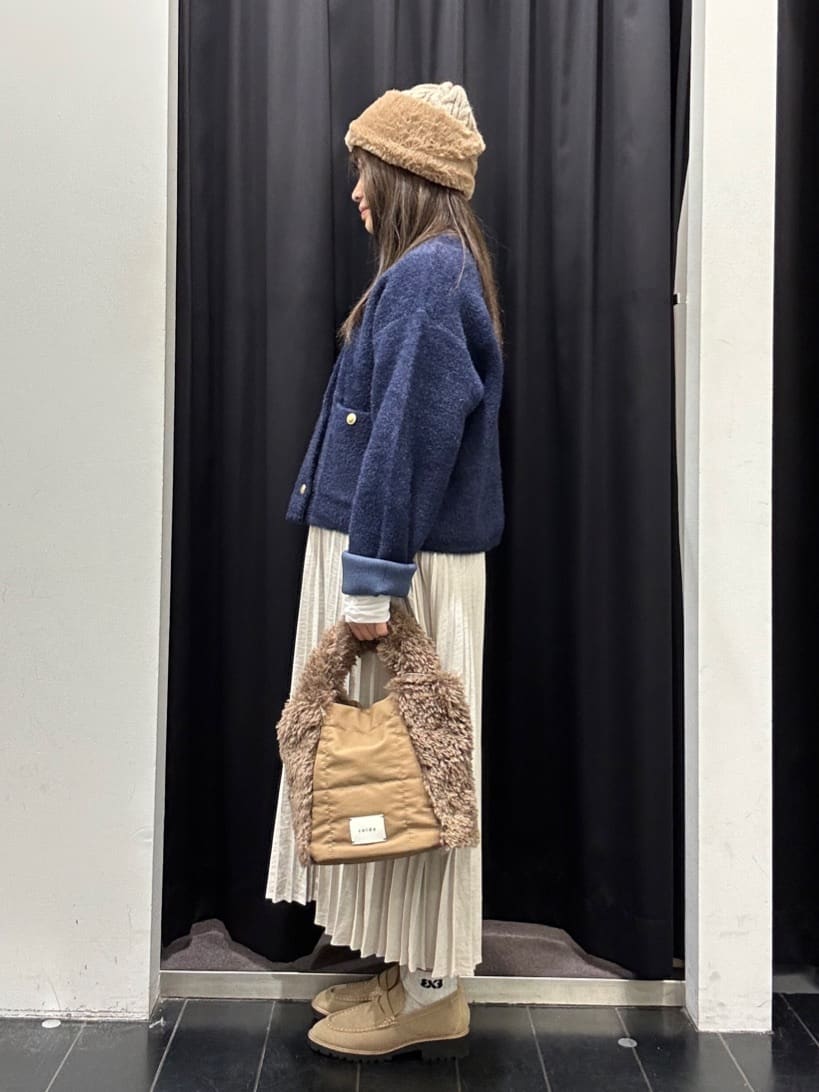 もさんの「THE SHOP TK｜【冬のレイヤードスタイルに/吸湿発熱】 シャーリングカットソー」を使ったコーディネート