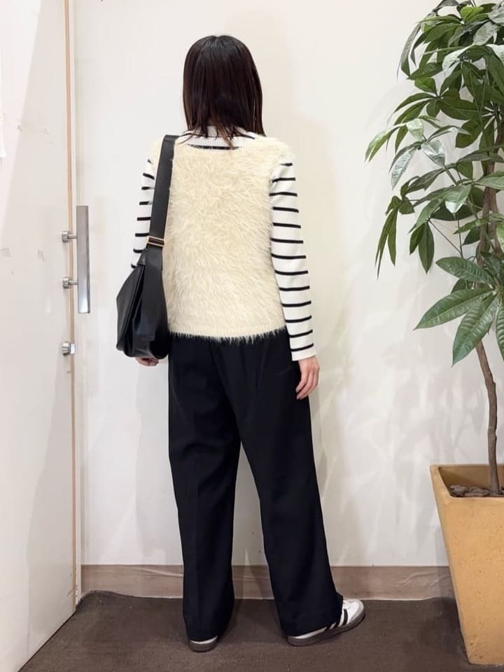 宗形さんの「SHOO･LA･RUE｜【高レビュー/2点セット】着るだけでコーデが決まる フェザーニットベスト&times;リブニット」を使ったコーディネート