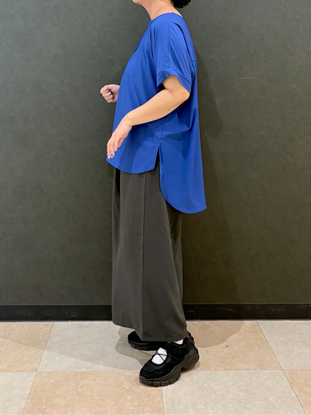 砂糖さんの「SHOO･LA･RUE｜【セットアップ可/ひんやり】下半身カバーにも タックスカーチョ」を使ったコーディネート
