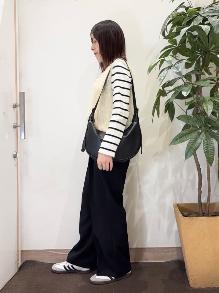 宗形さんの「SHOO･LA･RUE｜【高レビュー/2点セット】着るだけでコーデが決まる フェザーニットベスト&times;リブニット」を使ったコーディネート