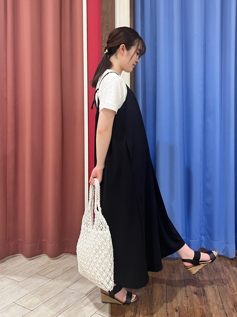 ゑさんの「SHOO･LA･RUE｜◆【S-LL】一枚でサマ見え フローラル刺繍トップス」を使ったコーディネート