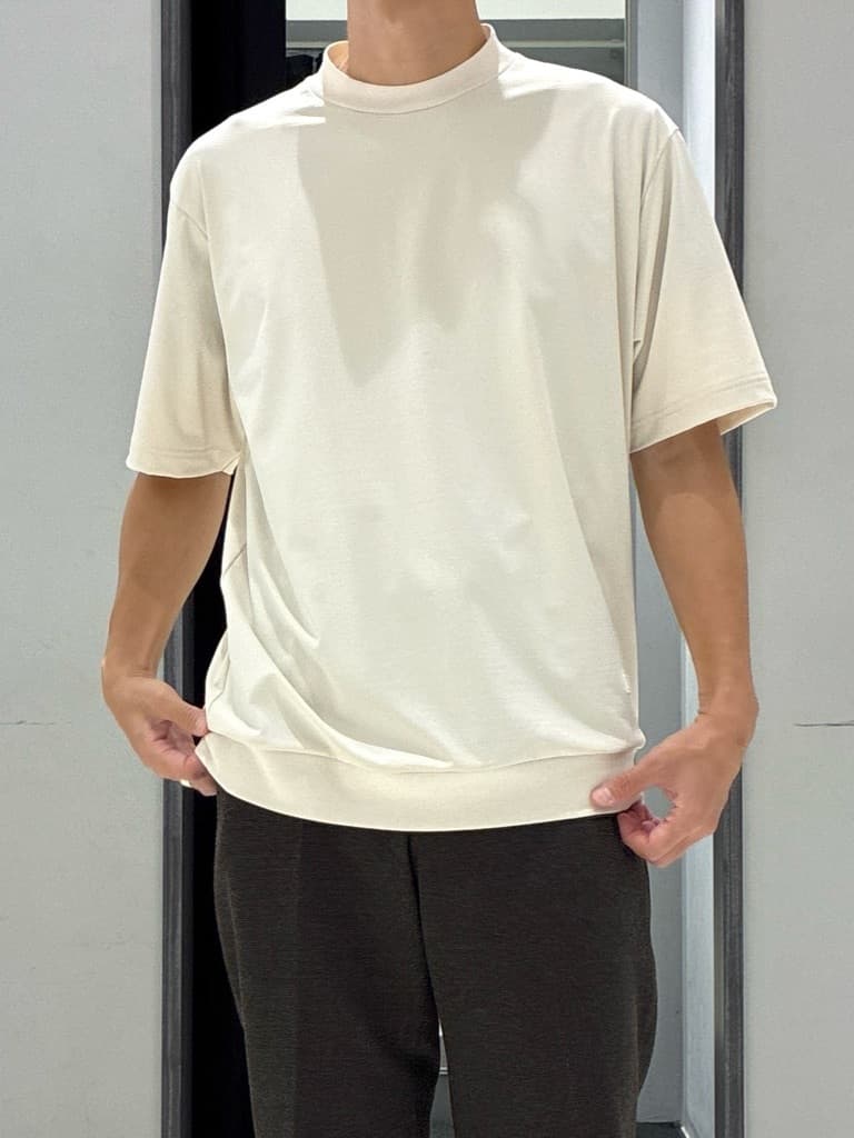 わいずみさんの「TAKEO KIKUCHI｜【3D ナイロン ストレッチ】ジップアップ フードブルゾン」を使ったコーディネート