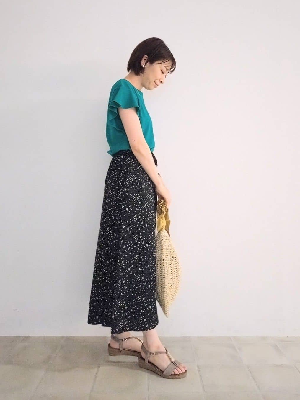 miomioさんの「SHOO･LA･RUE｜【汗ジミ防止/ひんやり/UV】フリルスリーブTシャツ」を使ったコーディネート