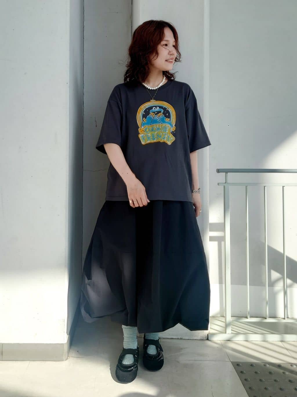 maruさんの「THE SHOP TK｜セサミストリートTシャツ」を使ったコーディネート