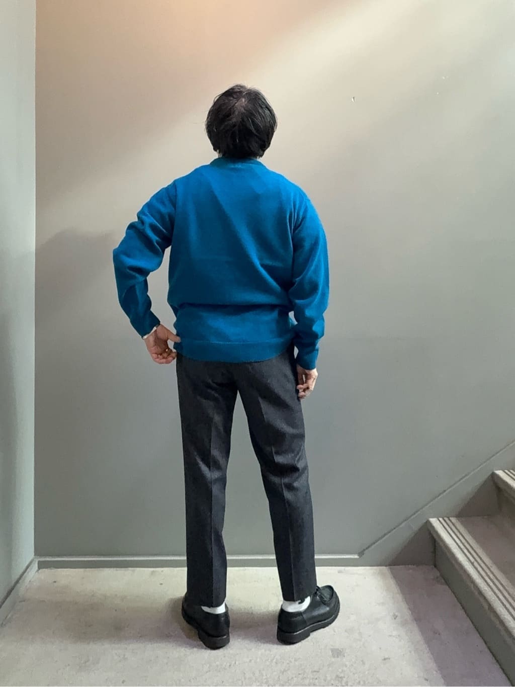 デザイナーTAKEman さんの「TAKEO KIKUCHI｜【Air Palette Knit】ワンポイント カラーニット プルオーバー」を使ったコーディネート