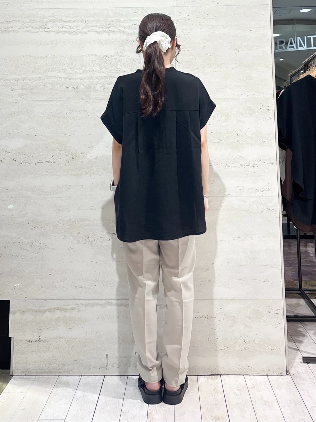 かほさんの「OPAQUE.CLIP｜《7色展開／SS-LLサイズ》ストレッチスキッパーブラウス／セットアップ対応【洗濯機洗い可／防シワ】」を使ったコーディネート