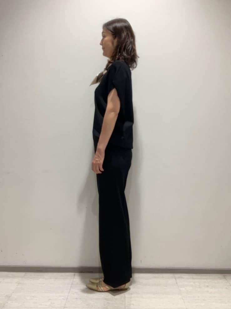 fujiさんの「INDIVI｜【60cm四方】スクエアスカーフ」を使ったコーディネート