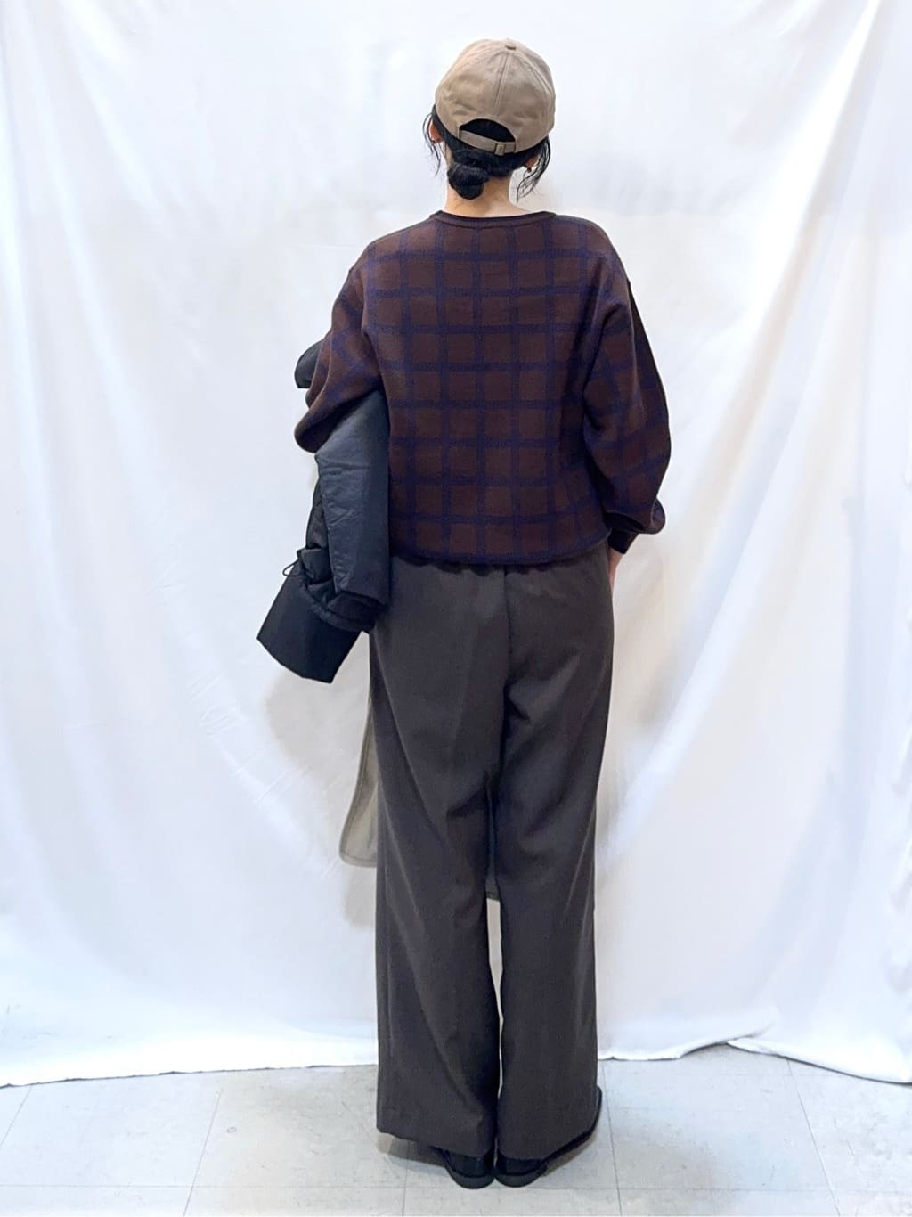 𝐇𝐢𝐫𝐨𝐦𝐢さんの「SHOO･LA･RUE｜【洗濯機可/撥水/リバーシブル】 ノーカラー中綿ブルゾン」を使ったコーディネート