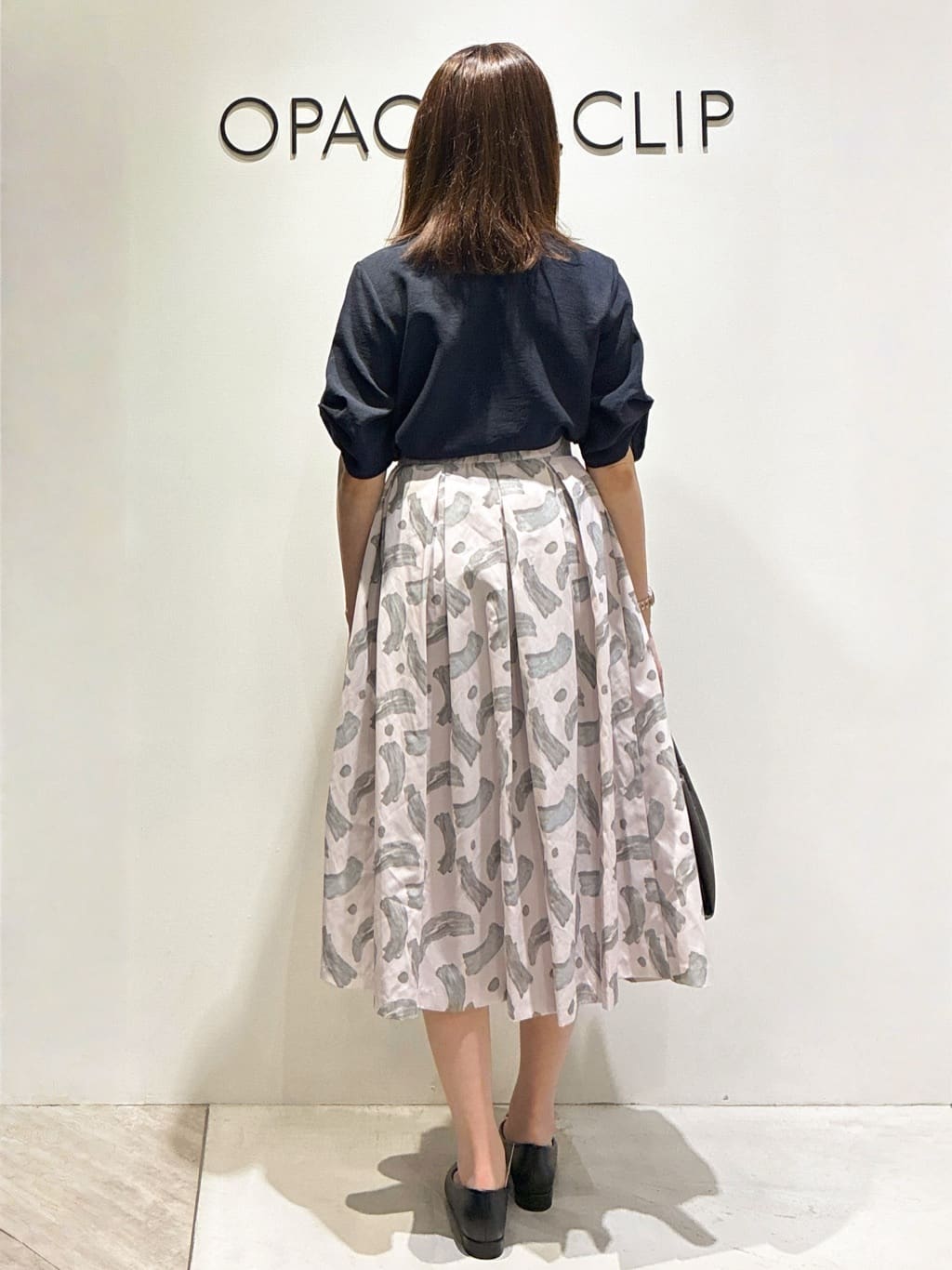 もんちゃんさんの「OPAQUE.CLIP｜【抗菌防臭加工／通勤対応可能】デザインバックルポインテッドパンプス」を使ったコーディネート