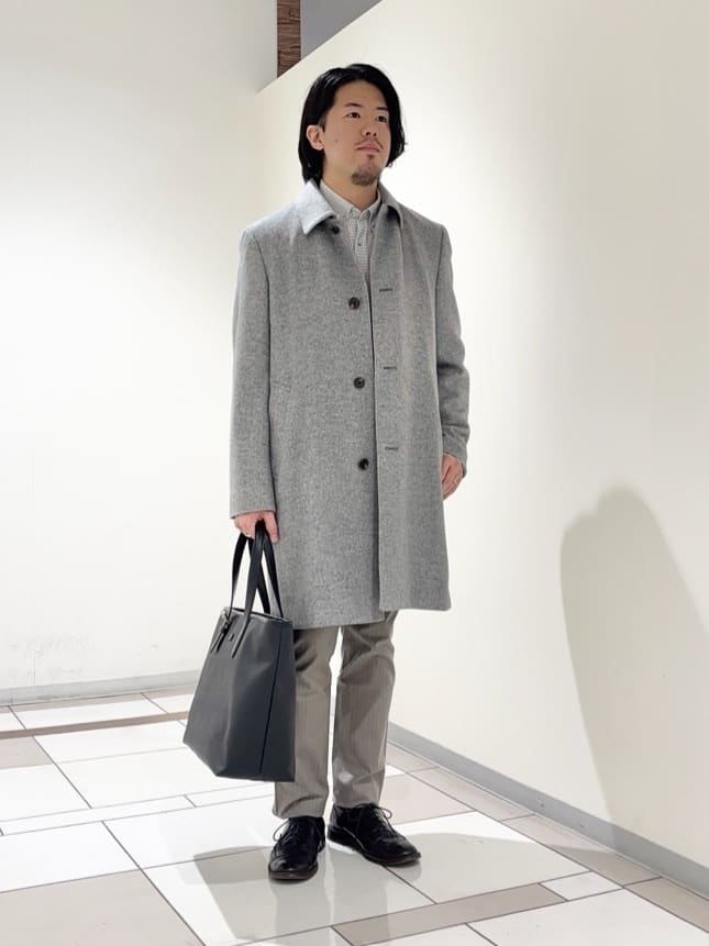 及川さんの「TAKEO KIKUCHI｜カシミヤブレンド ビーバー調ステンカラーコート」を使ったコーディネート