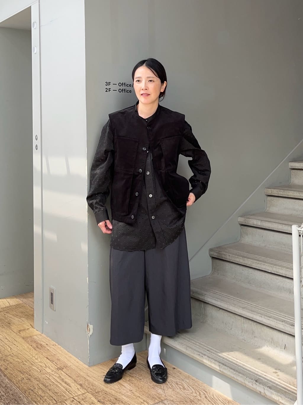 神野（jinno）さんの「TAKEO KIKUCHI｜ツイルオパールオーバーシャツ」を使ったコーディネート