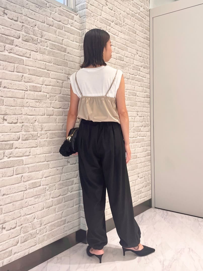 Mikoさんの「INDIVI｜ウエストギャザーパンツ」を使ったコーディネート