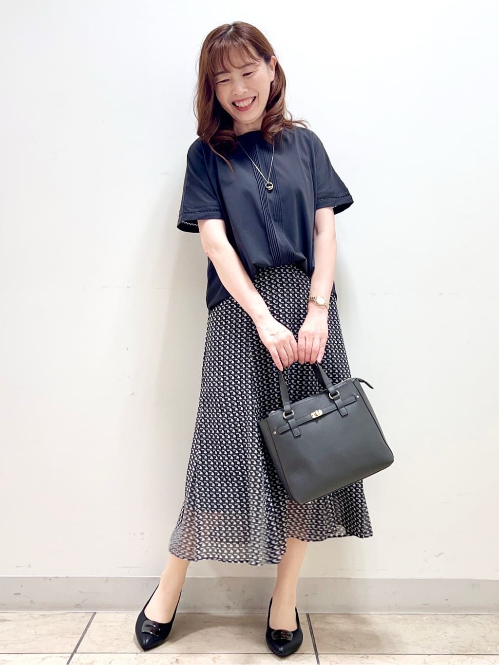 yuさんの「Reflect｜【WEB先行カラーあり／マシンウォッシュ可／ウエスト総ゴム】コツキ幾何柄ロングスカート」を使ったコーディネート