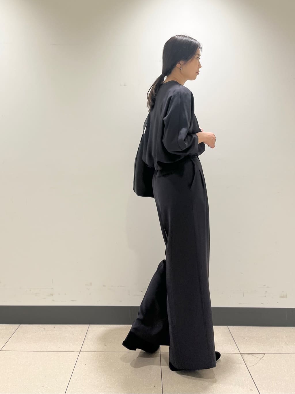 shokoさんの「INDIVI｜【羽織りとしても活躍！】ケープカラーブラウス」を使ったコーディネート