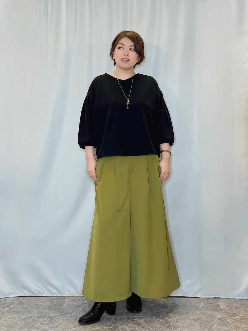 たみさんの「SHOO･LA･RUE｜【S-LL/2点セット】脚のラインを拾いにくい ベルト付きタックスカーチョパンツ」を使ったコーディネート