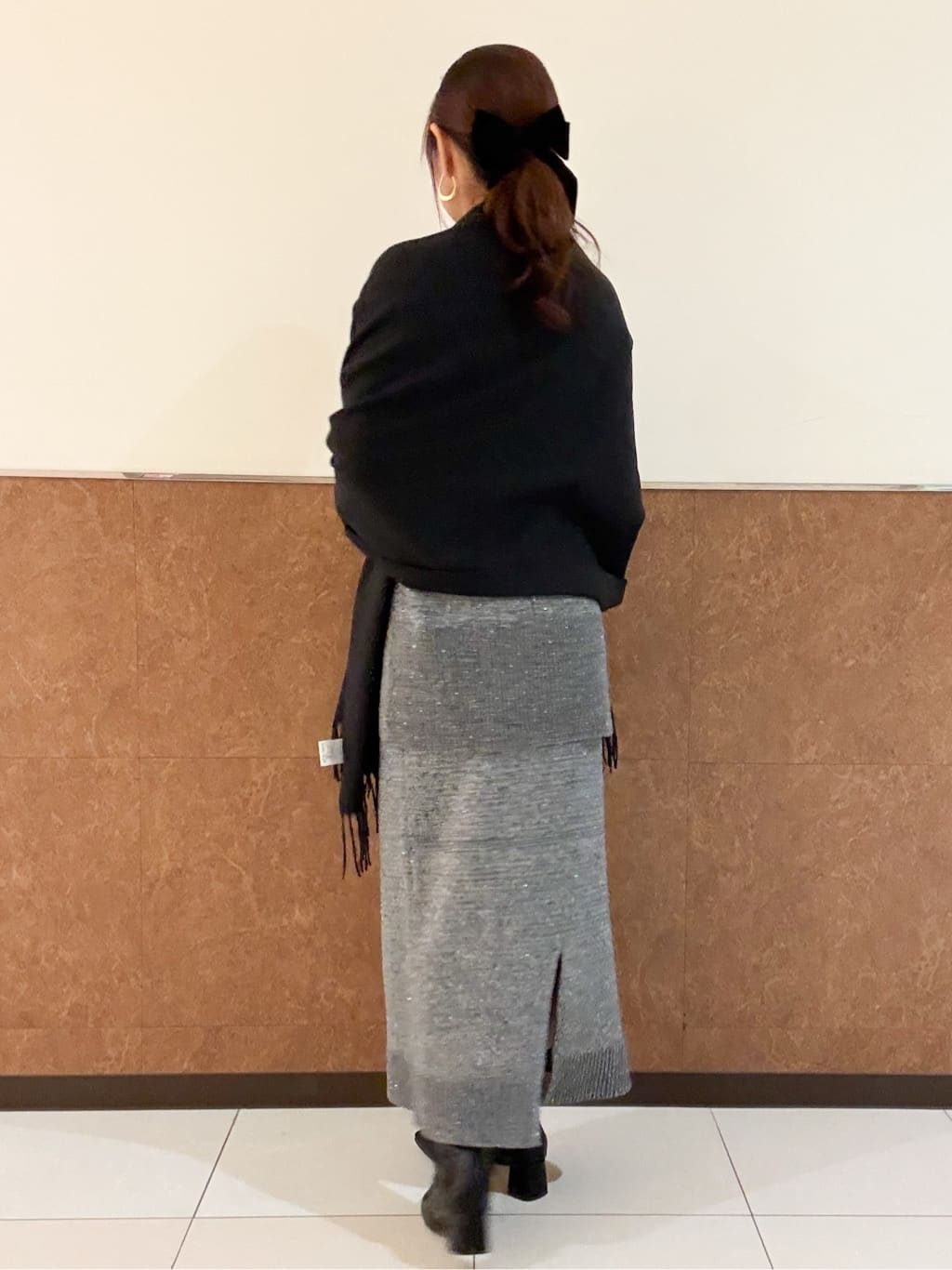 MAYUMIさんの「OPAQUE.CLIP｜ラメスパンコールナロースカート／セットアップ対応可【洗濯機OK】」を使ったコーディネート