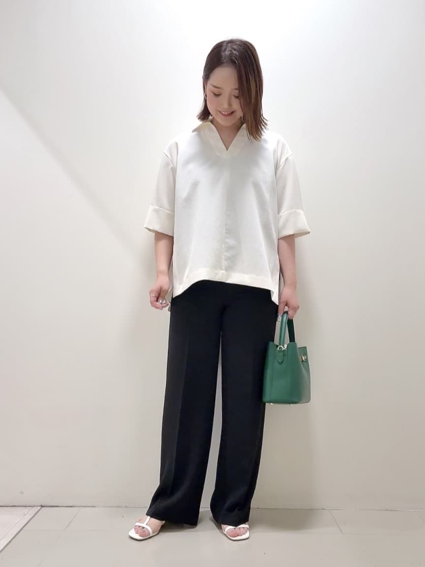 YUIさんの「UNTITLED｜【UVカット/接触冷感/吸水速乾/ゆったり】V開きネックシャツ」を使ったコーディネート