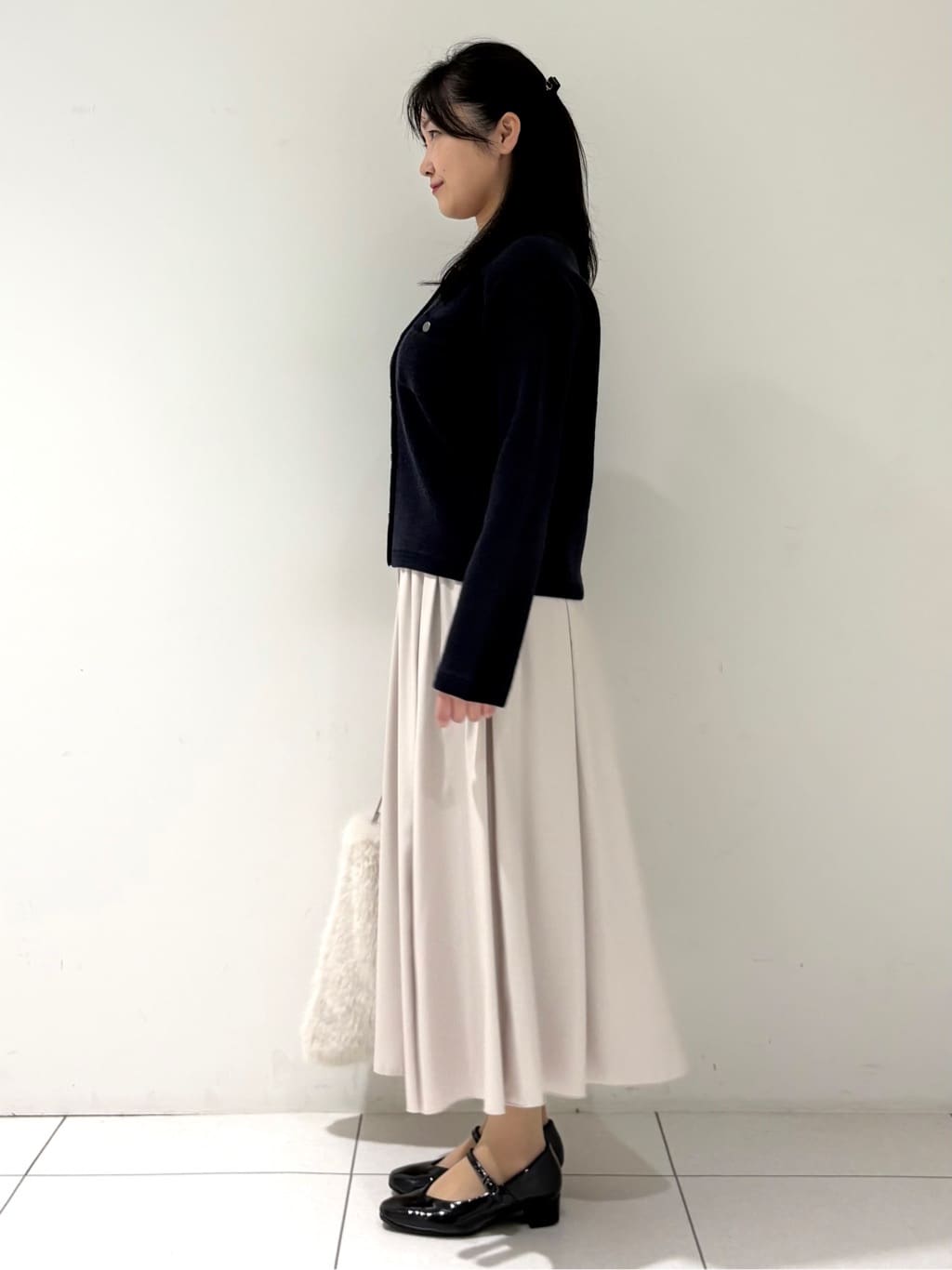 momokoさんの「INDIVI｜【ミニブークレ素材】ジャケットライクカーディガン」を使ったコーディネート