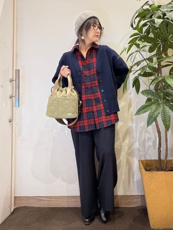 misakiさんの「SHOO･LA･RUE｜【洗える/毛玉レス】表面がきれいなVネックカーディガン」を使ったコーディネート