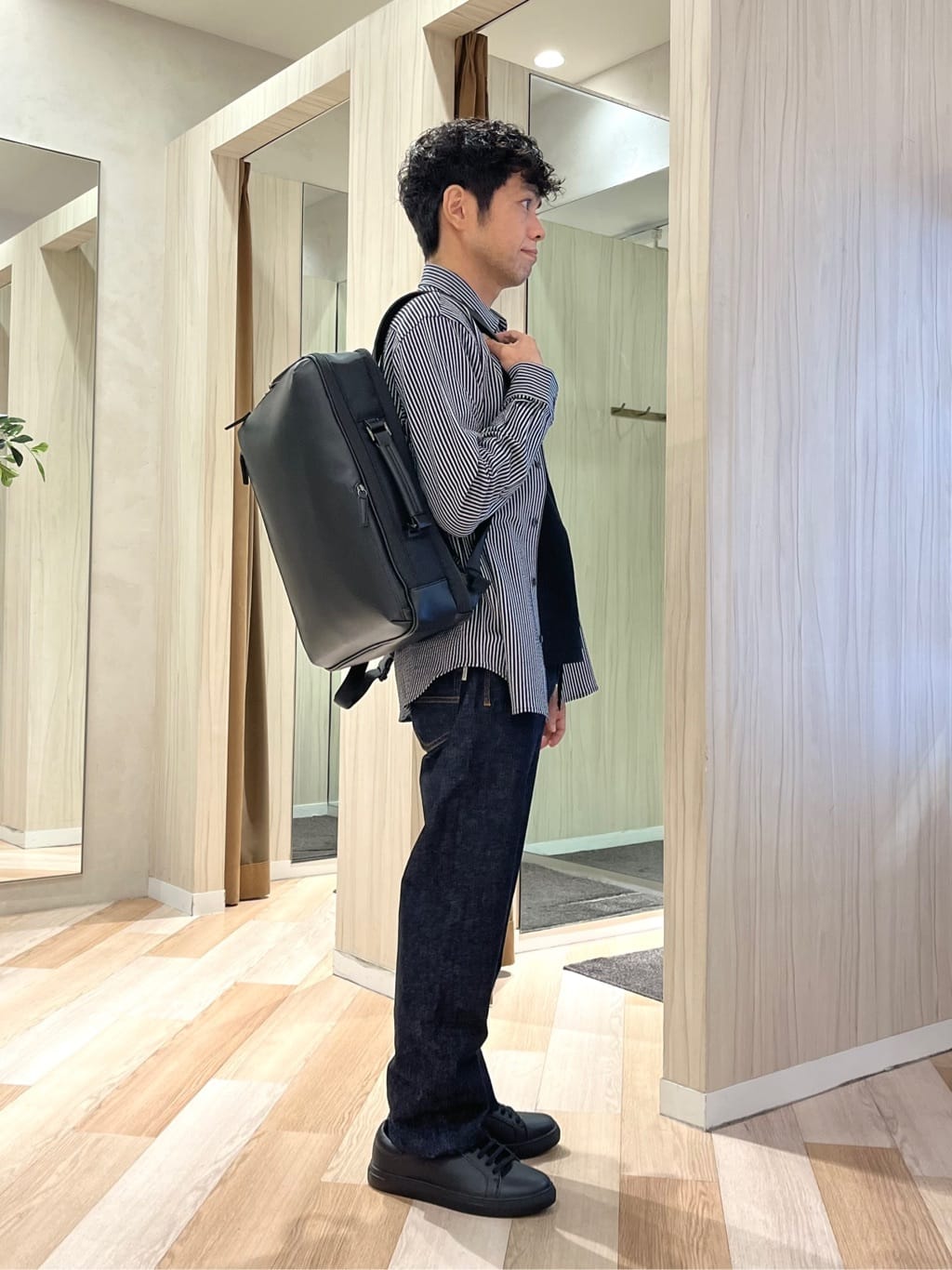 URAさんの「TAKEO KIKUCHI｜【抗菌防臭/シーズンレス】シアサッカーギンガムチェック ストレッチシャツ」を使ったコーディネート