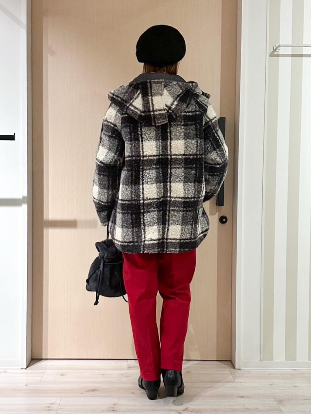 ぷくりんさんの「SHOO･LA･RUE｜【洗濯機可/S-LL】美脚見え あったか裏起毛 テーパードパンツ」を使ったコーディネート