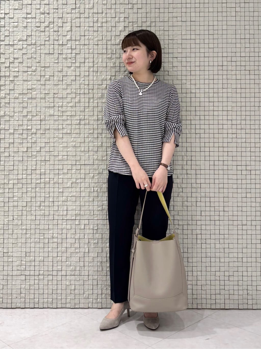 sakuさんの「INDIVI｜【定番スーツ／UVケア／洗える】ウール調タックテーパードパンツ」を使ったコーディネート