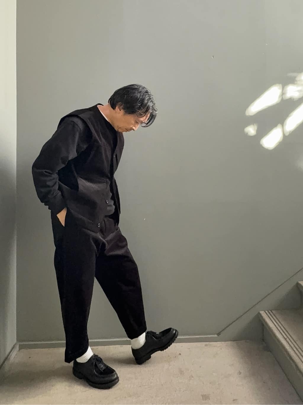 デザイナーTAKEman さんの「TAKEO KIKUCHI｜【Sサイズ～】コーデュロイ4パッチポケットヴェスト」を使ったコーディネート