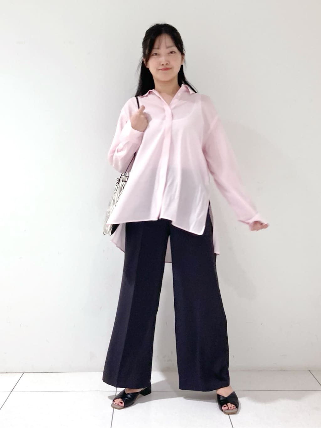 momokoさんの「INDIVI｜【体型カバー／清涼感】シアーオーバーシャツ」を使ったコーディネート
