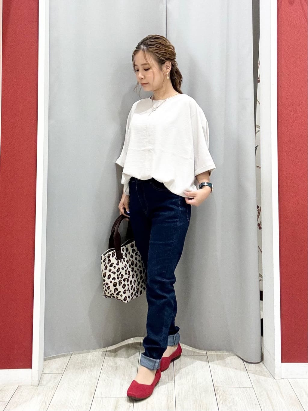 shioさんの「SHOO･LA･RUE｜【洗濯後しわになりにくい】さらっとタッチの 5分袖ドルマンブラウス」を使ったコーディネート