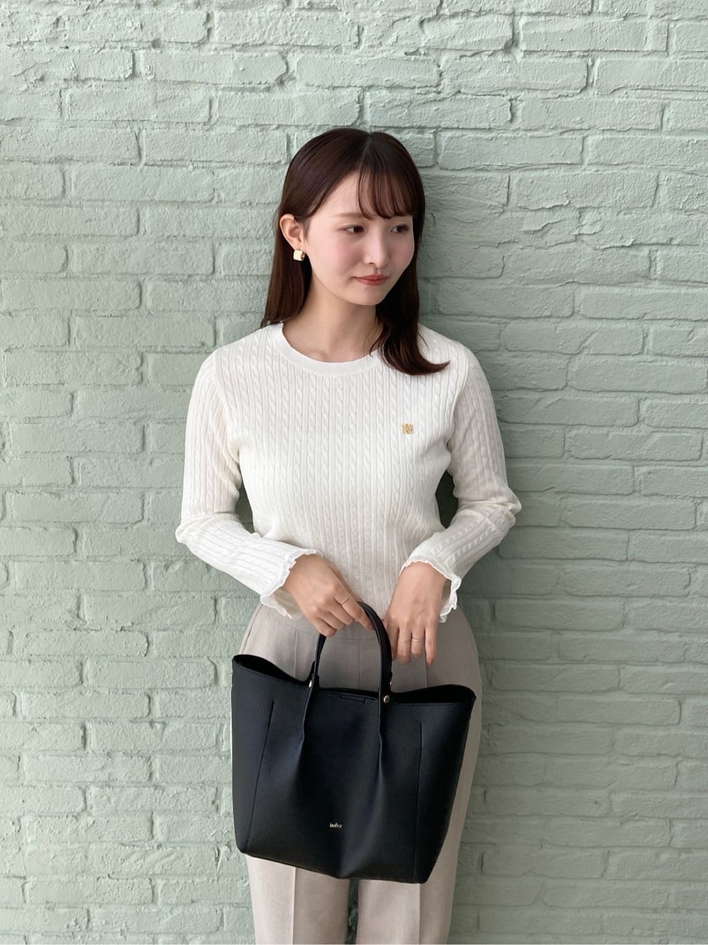 みさかさんの「index｜ウールライクストレッチテーパードパンツ／セットアップ対応【洗濯機OK】」を使ったコーディネート