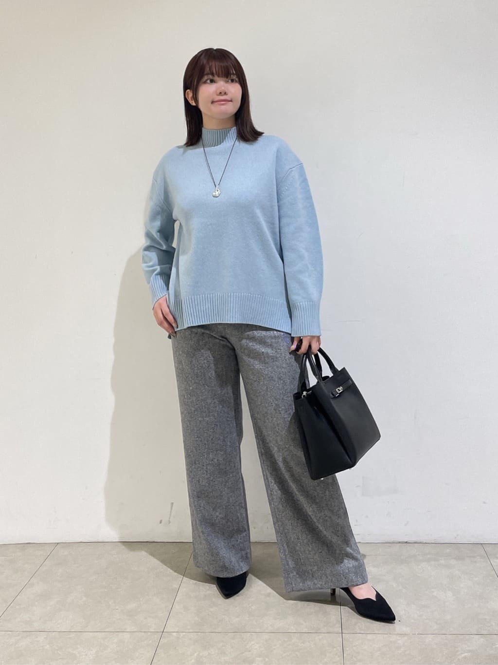 emikaさんの「INDIVI｜【冬ニット人気NO．1！／カシミヤ混】ミドルゲージハイネックニット」を使ったコーディネート