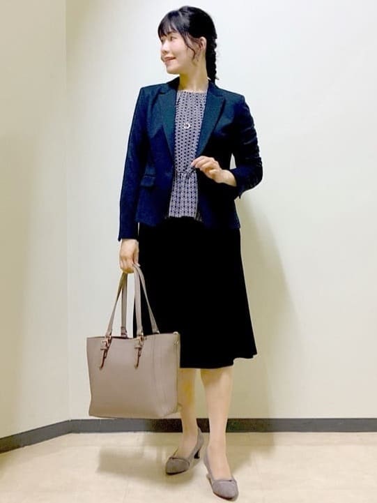  beni_gingerさんの「Reflect｜【きちんと見え／セットアップ可／通勤におすすめ◎】ペプラムプリントブラウス」を使ったコーディネート