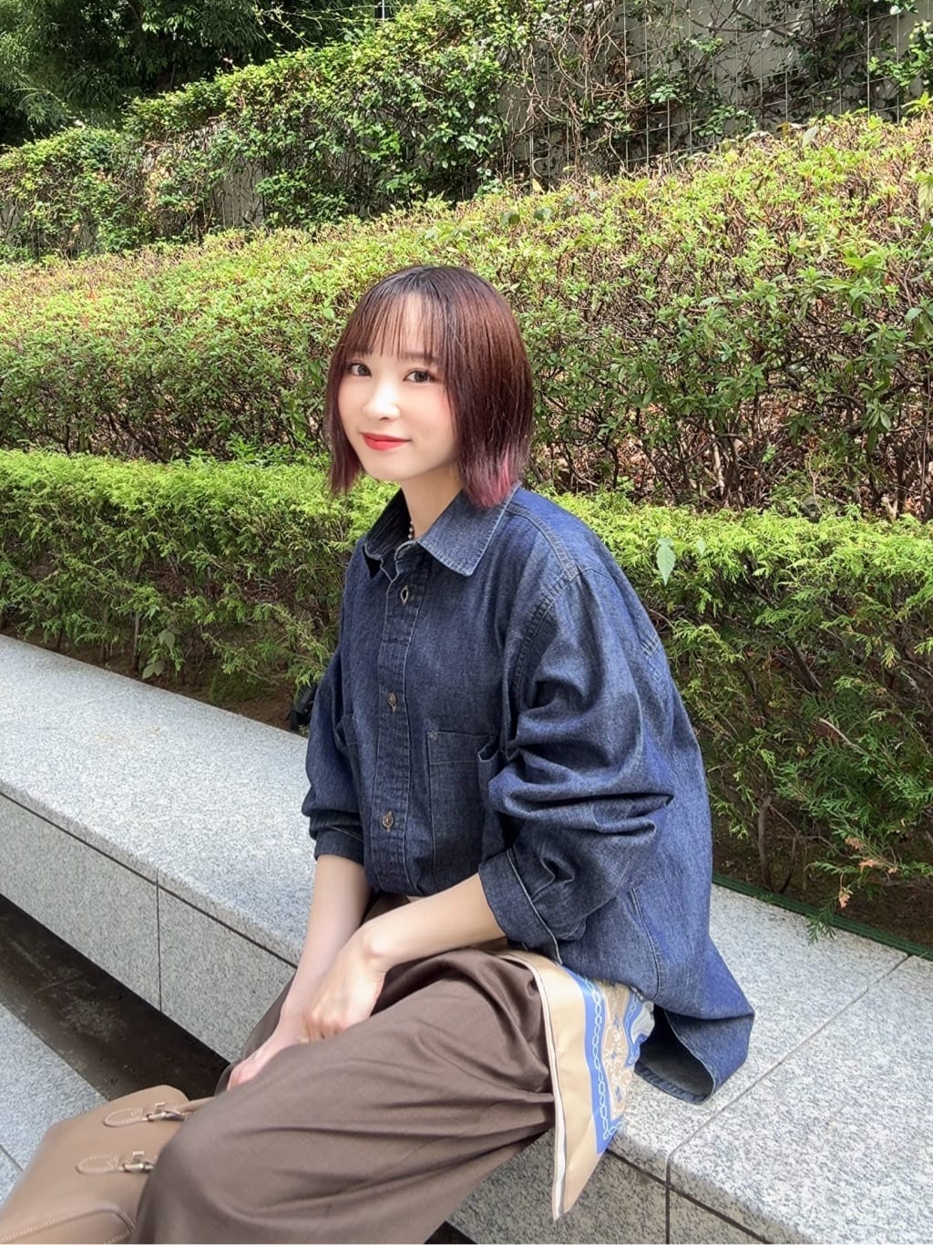 𝐜𝐡𝐢𝐤𝐚さんの「SHOO･LA･RUE｜【S-LL/セットアップ可/洗濯後しわになりにくい】きちんと見え タックワイドパンツ」を使ったコーディネート