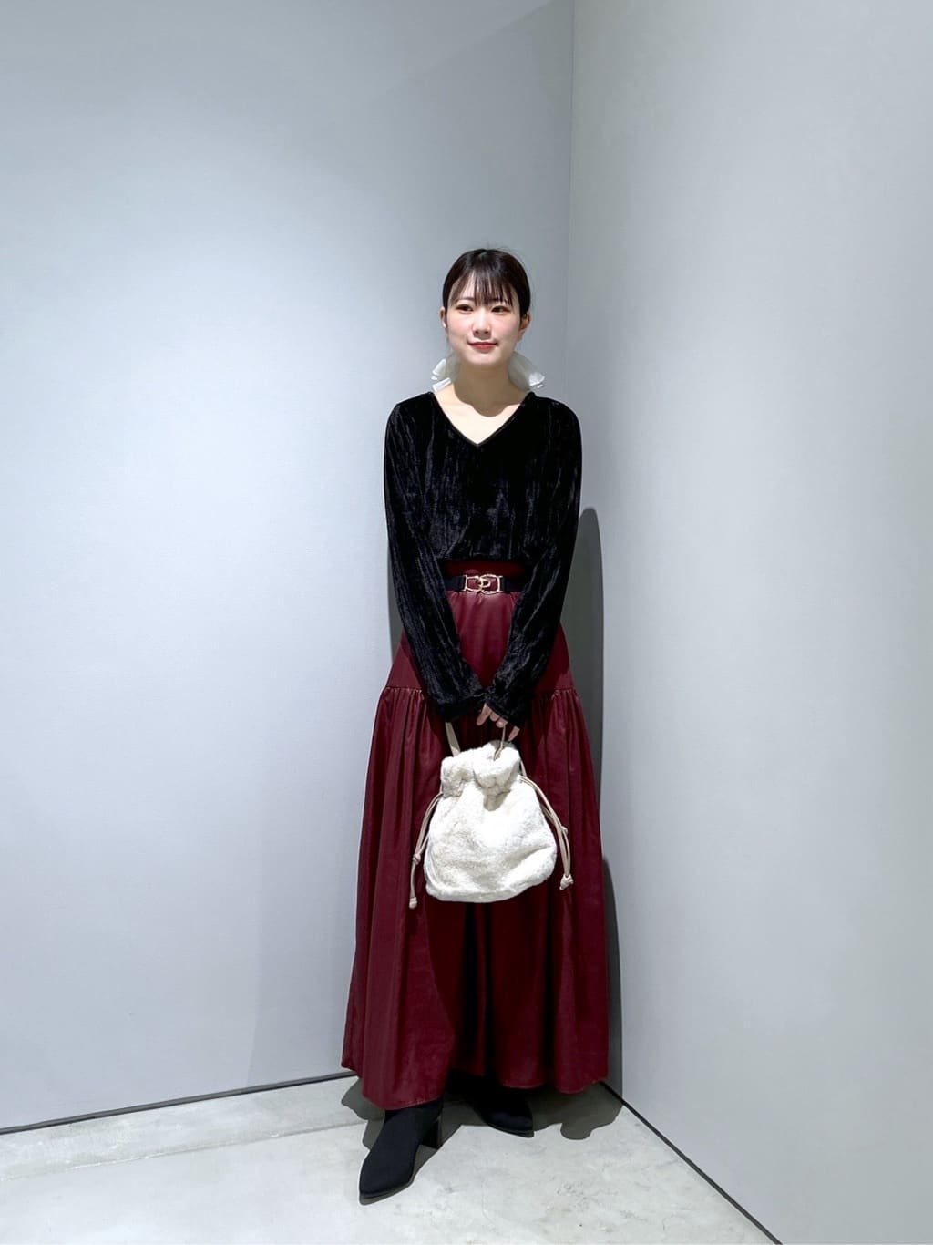 Renoさんの「INDIVI｜レザーライクマキシスカート」を使ったコーディネート