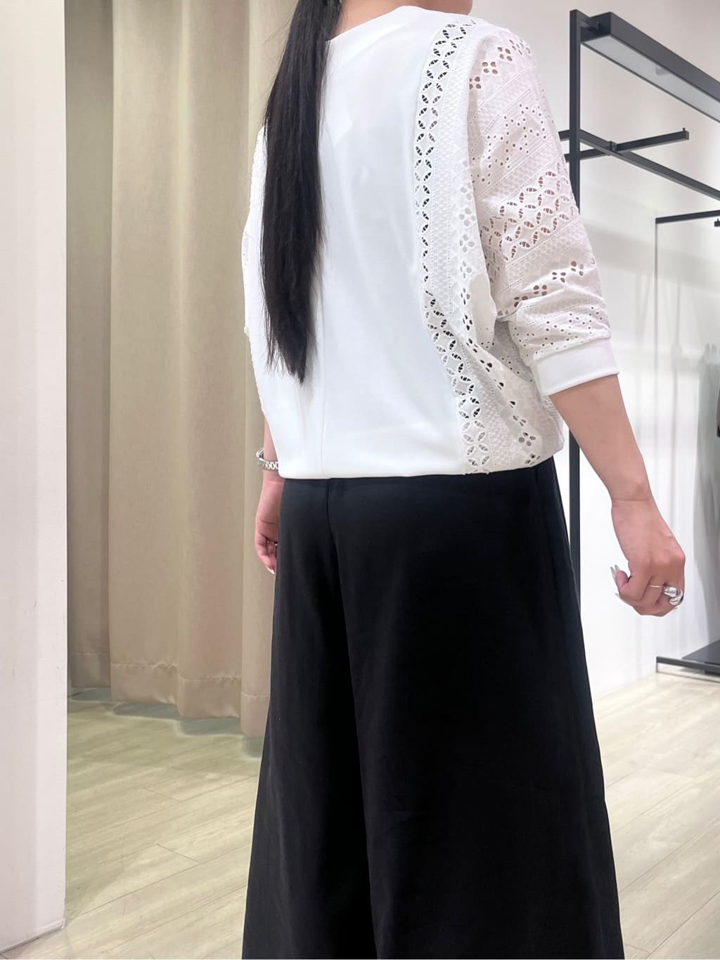 hasuさんの「INDIVI｜【洗える／清涼感◎】ワイドフレアパンツ／スカーチョ」を使ったコーディネート