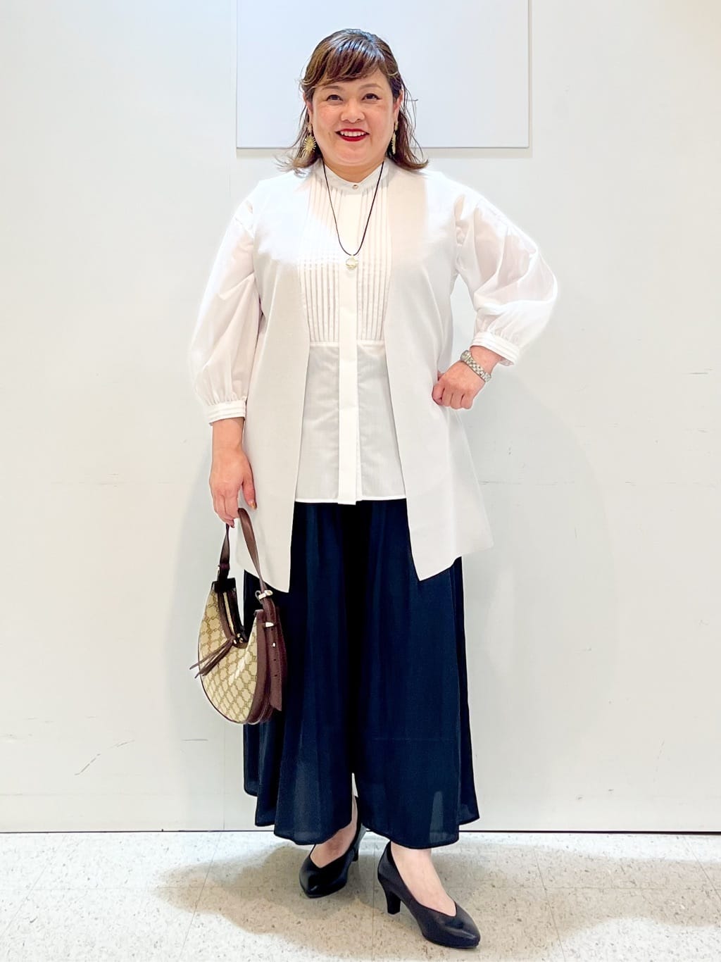 kimmyさんの「Reflect｜【程よいゆとり感／体型カバー】ピンタックデザインシャンブレーブラウス」を使ったコーディネート
