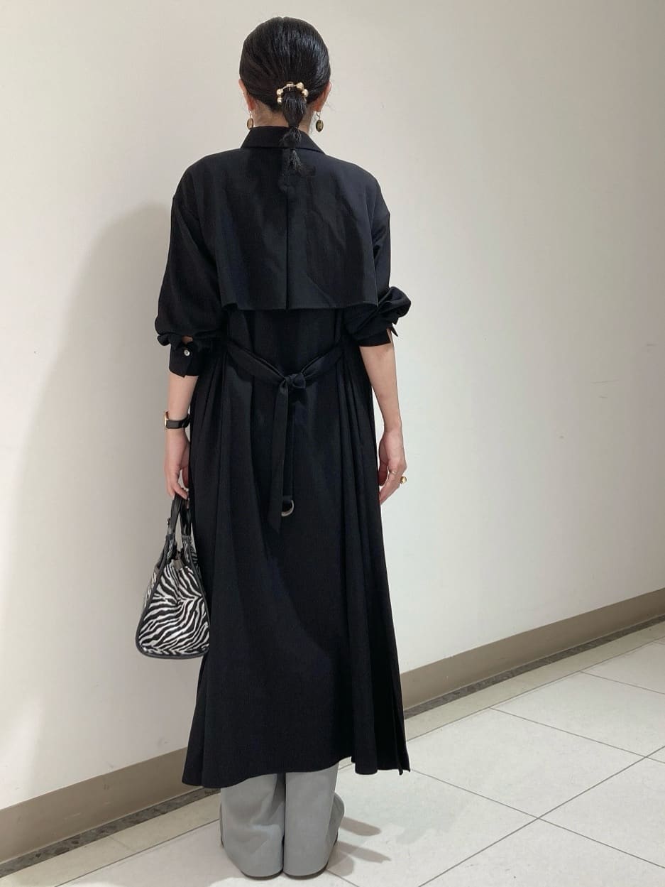 環さんの「UNTITLED｜【前開きボタン/ベルト付/羽織シャツ/】2WAYトレンチ風ワンピース」を使ったコーディネート