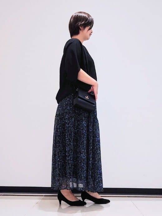 gissyさんの「INDIVI｜【秋映え柄/セットアップ可能】フラワーシフォンスカート」を使ったコーディネート
