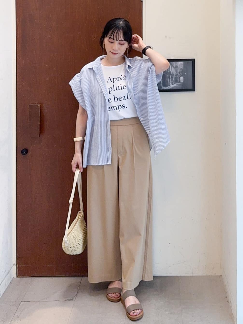 𝐇𝐢𝐫𝐨𝐦𝐢さんの「SHOO･LA･RUE｜【S-LL】さらシャリコットン 上品なシアー感のデザインシャツ」を使ったコーディネート