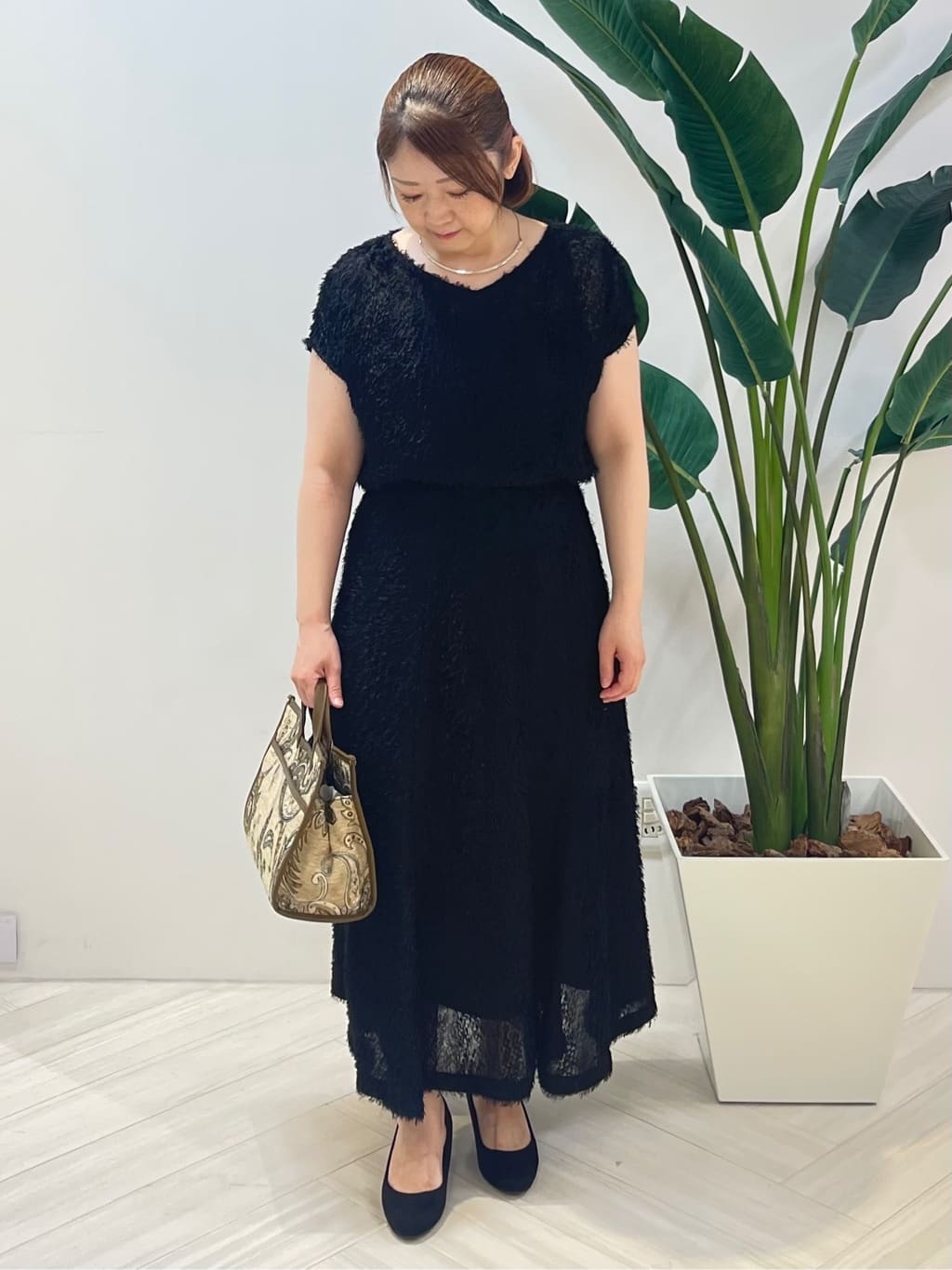 Tomoさんの「UNTITLED｜【セットアップ可/洗える】フェザーフレンチスリーブブラウス」を使ったコーディネート