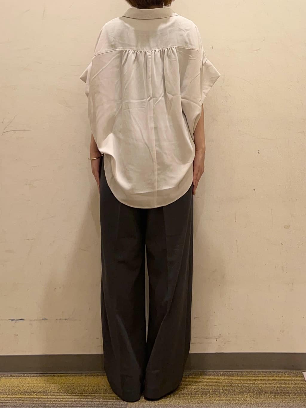 かのさんの「THE SHOP TK｜【インしなくても決まる】スキッパーシャツ/接触冷感/防シワ/速乾」を使ったコーディネート