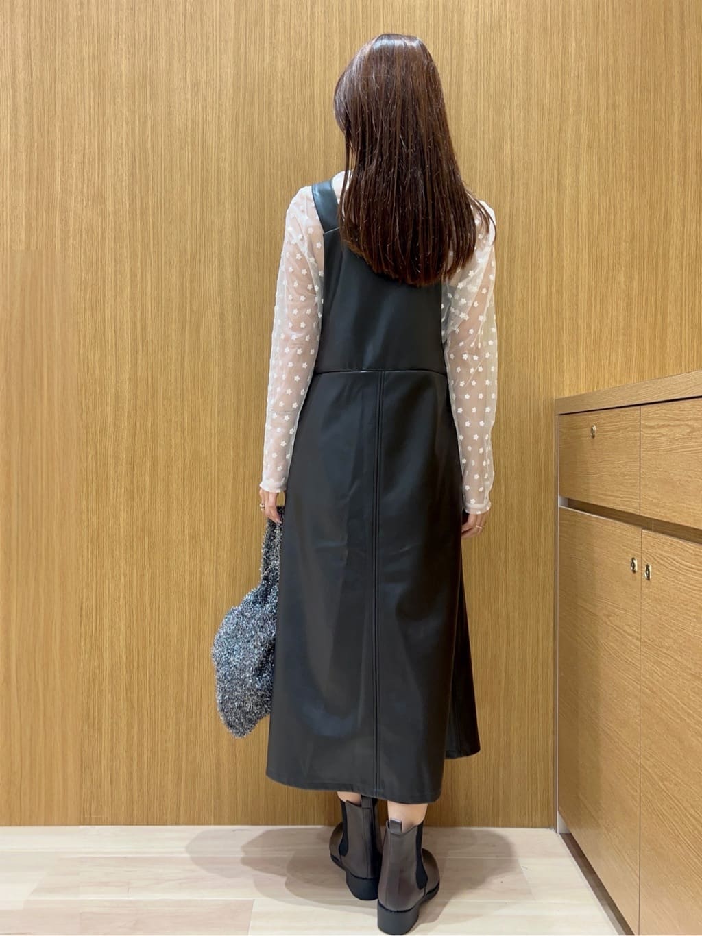maiさんの「OPAQUE.CLIP｜チュールフラワー刺繍シアートップス【洗濯機OK】」を使ったコーディネート
