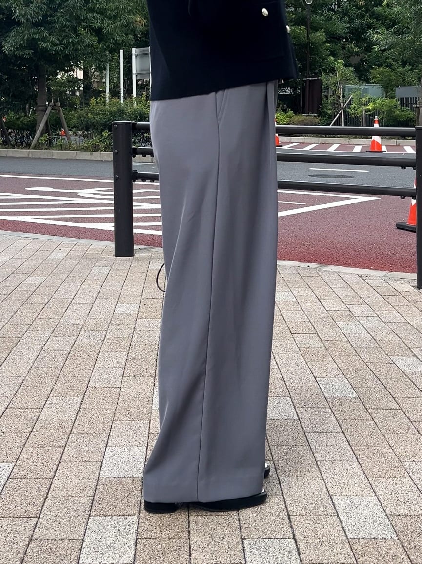 ちびゆきさんの「grove｜きれい見えとリラックス感を両立。秋の大人カジュアルに効くイージーパンツ」を使ったコーディネート