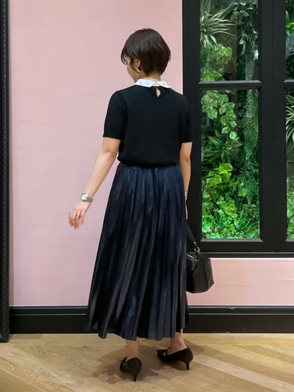 ogataさんの「DRESSTERIOR｜【洗える/ストレッチ性/オンオフ】箔プリントプリーツスカート」を使ったコーディネート
