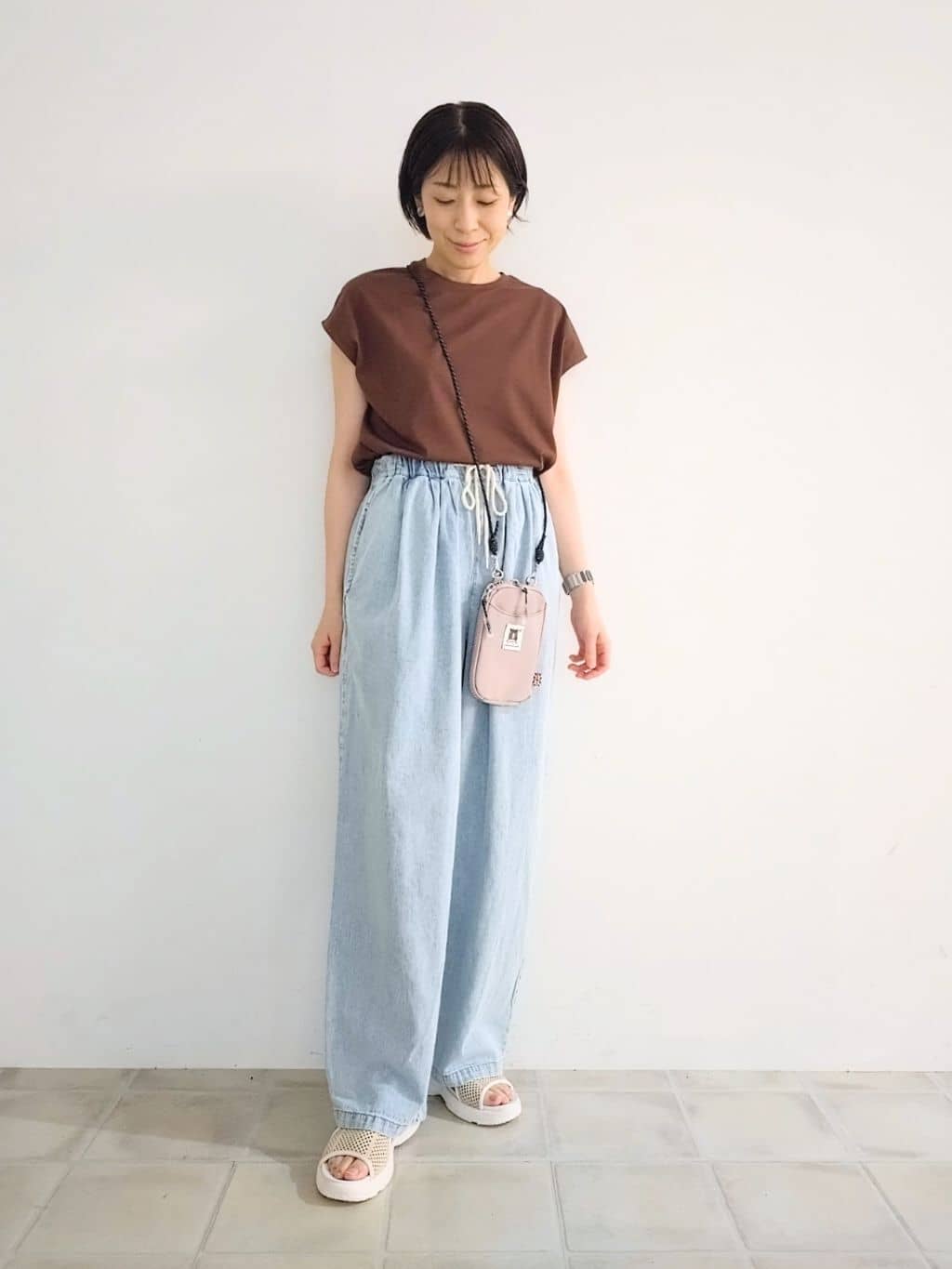 miomioさんの「SHOO･LA･RUE｜【S-LL/汗ジミ軽減/ひんやり/UV】インせず着られる フレンチスリーブTシャツ」を使ったコーディネート