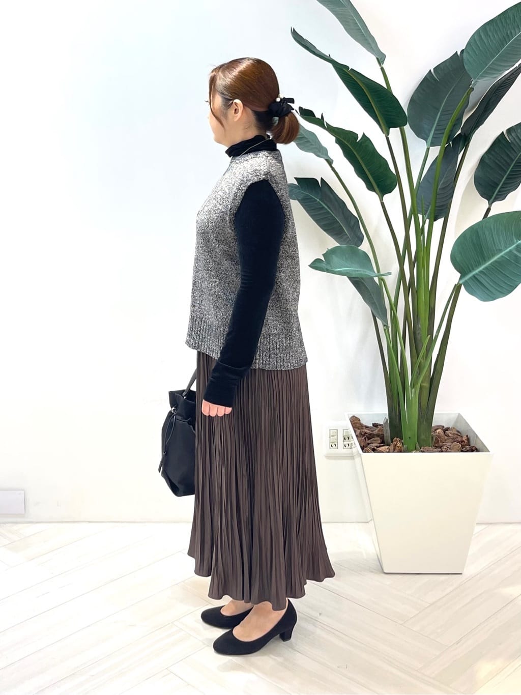 Tomoさんの「UNTITLED｜【ハイネック/レイヤード/重ね着におすすめ】トリコットベロア シアーインナー」を使ったコーディネート