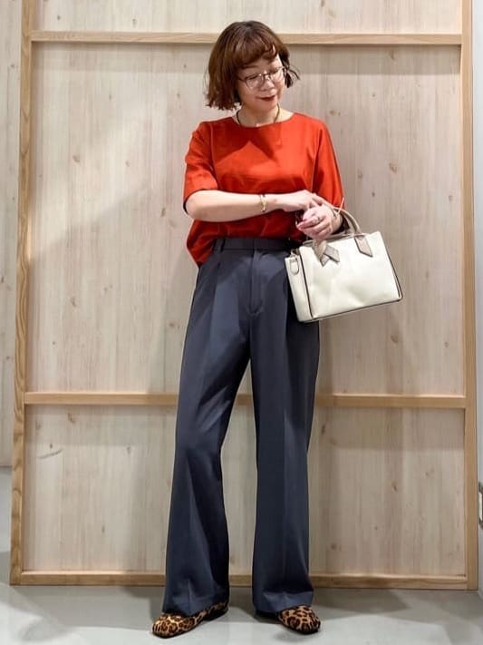 nakoさんの「THE SHOP TK｜麻調メッシュブラウス【二の腕カバー/洗える】」を使ったコーディネート