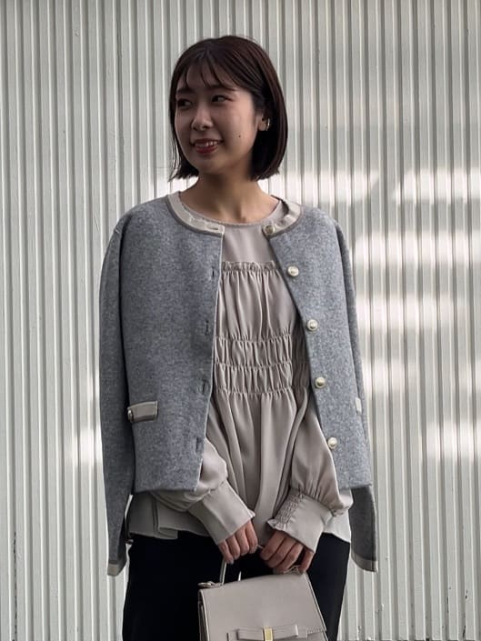 abeさんの「Couture brooch｜【マシンウォッシャブル・きれいめ・通勤】シャーリングチュニックブラウス」を使ったコーディネート