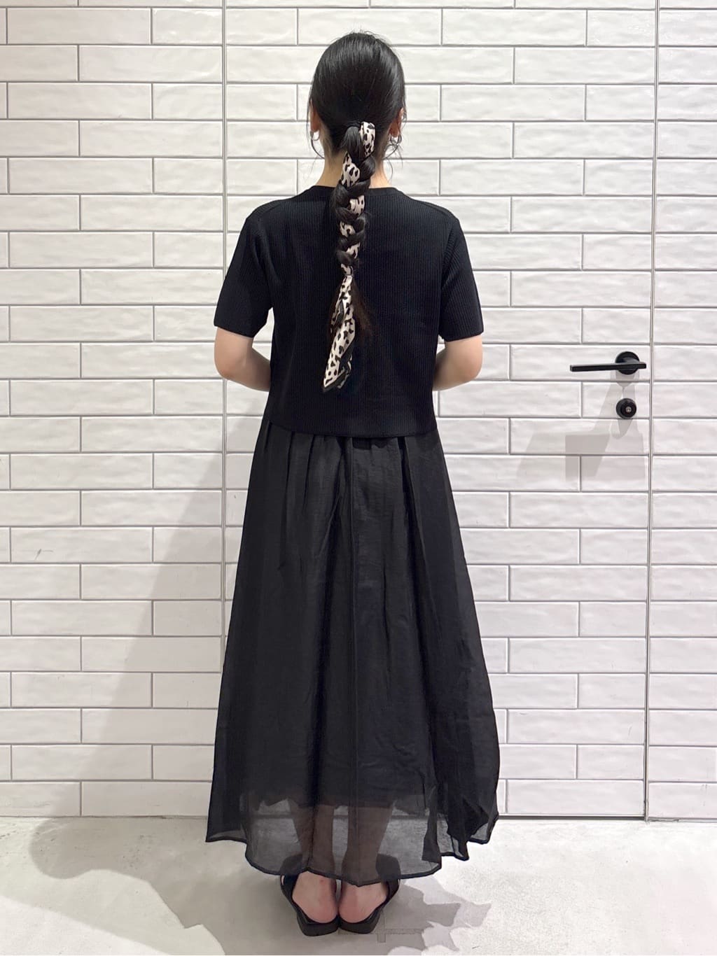 ayumiさんの「OPAQUE.CLIP｜フロントビジューリブニットカーディガン【洗濯機洗い可／抗ピル】」を使ったコーディネート