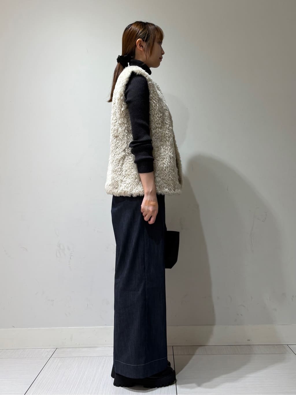 やなぎさんの「DRESSTERIOR｜◆Dhyana．（ディアナドット） バックファスナー チェルシーブーツ」を使ったコーディネート